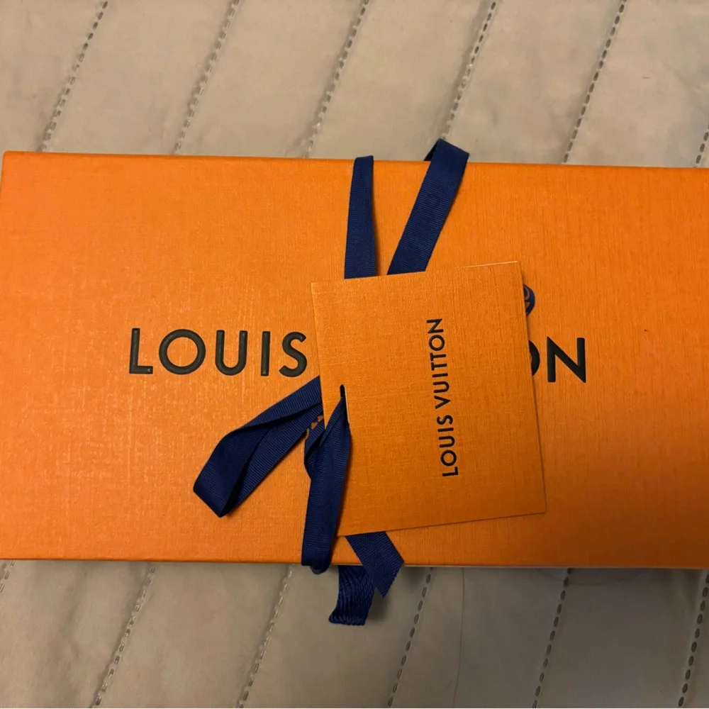 LOUIS VUITTON Clemence Wallet (Black) - Picture 3 of 7